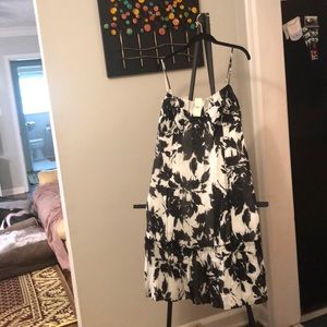 Never worn! Women’s black-white sundress.